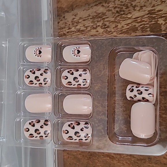 2/$16 Leopard & Rainbows Press On Nails - Picture 9 of 12
